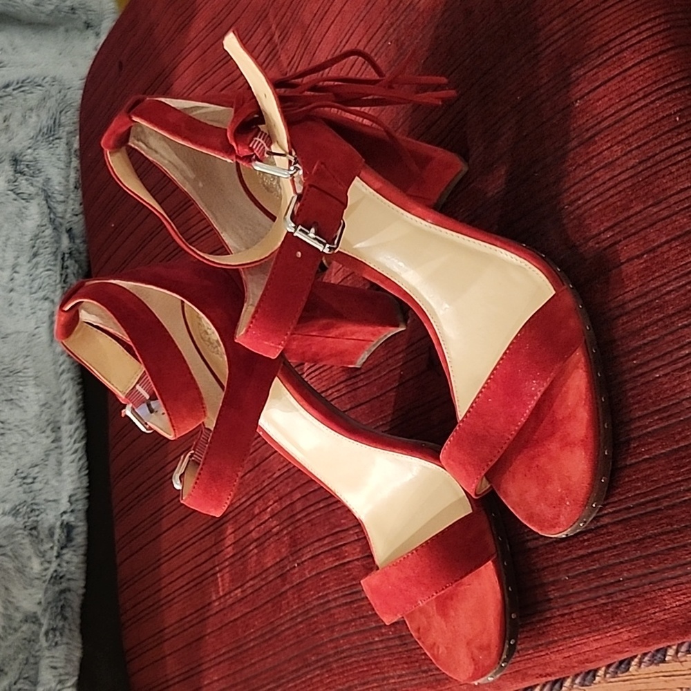 Shoes - Picture 2 of 6